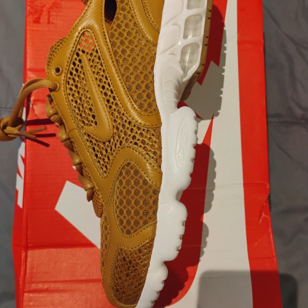 Nike Men's Tan and White Sneakers